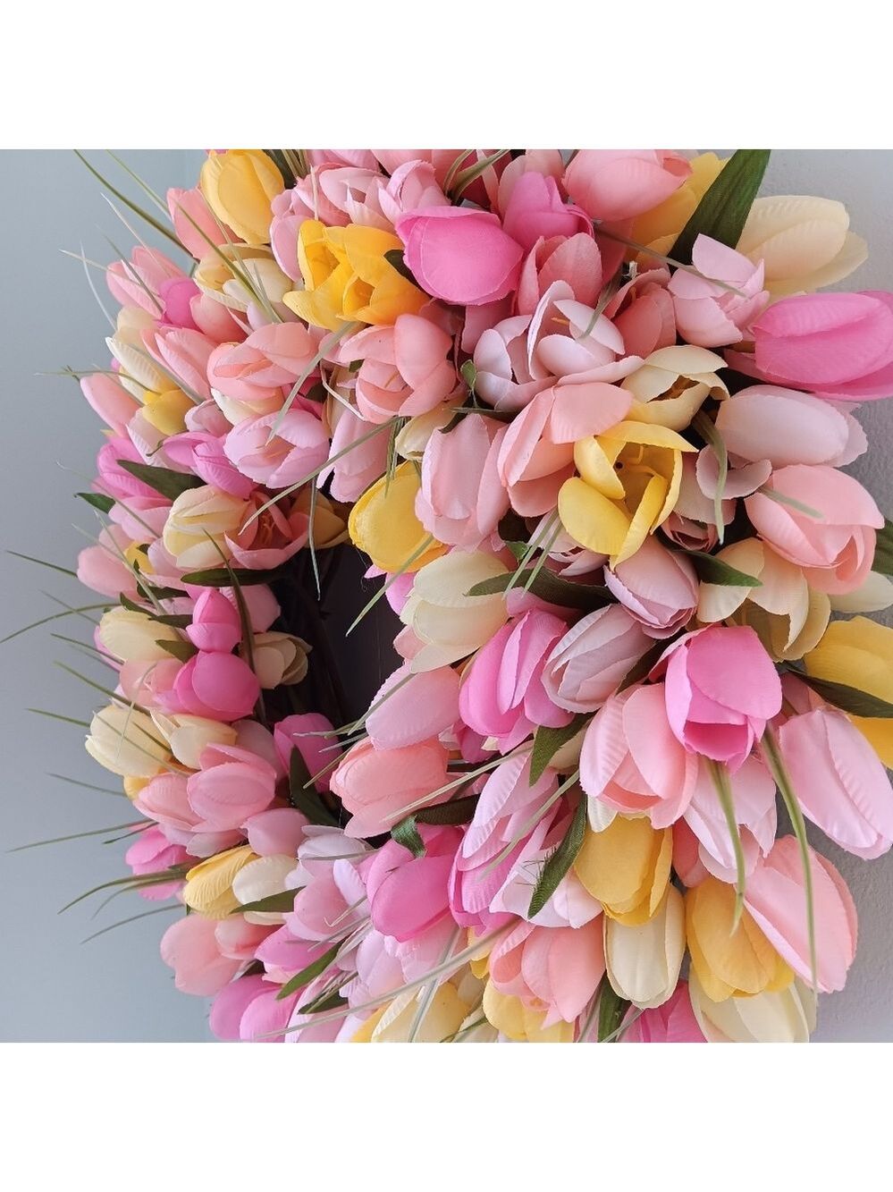 Wreath Flippers Handcrafted 14" Bright Spring Tulip Wreath - Picture 4 of 9